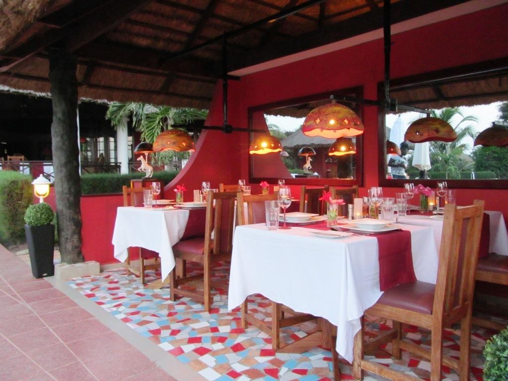 White Horse Residence Tanji Bagian luar foto