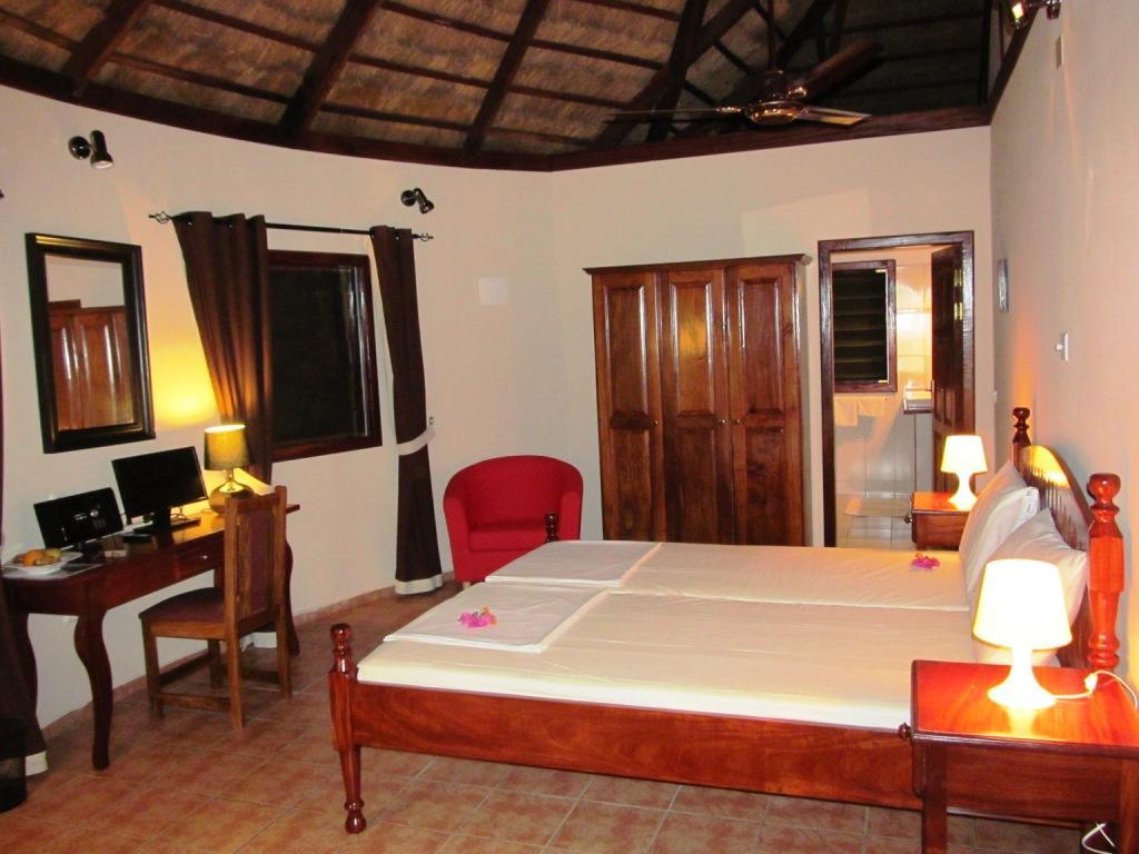 White Horse Residence Tanji Bagian luar foto